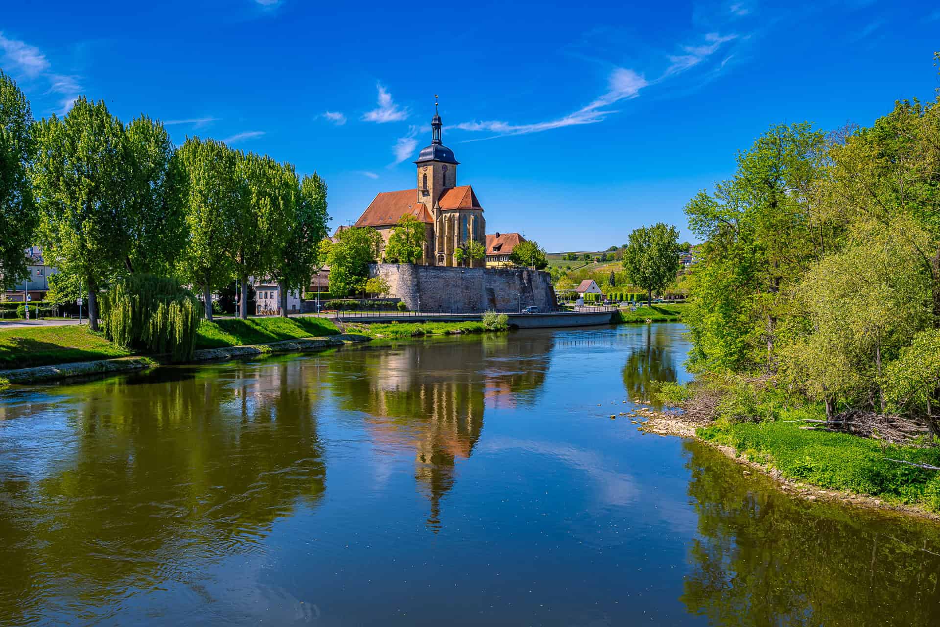 Lauffen am Neckar – Hölderlinstadt mit den 8 schönsten Sehenswürdigkeiten